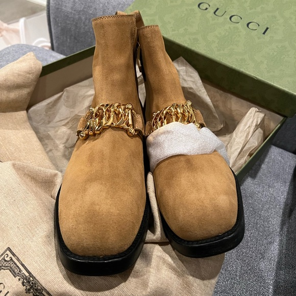 NEW in box. Gucci brown suede boots - Picture 6 of 16